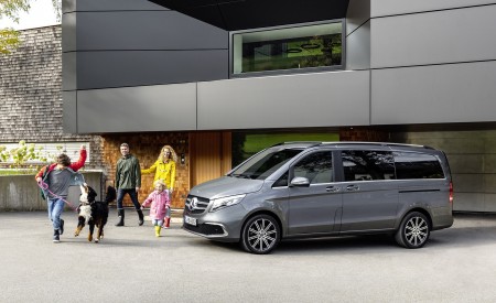 2019 Mercedes-Benz V-Class EXCLUSIVE Line (Color: Selenit Grey Metallic) Front Three-Quarter Wallpapers 450x275 (16)