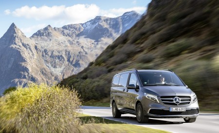 2019 Mercedes-Benz V-Class EXCLUSIVE Line (Color: Selenit Grey Metallic) Front Three-Quarter Wallpapers 450x275 (3)
