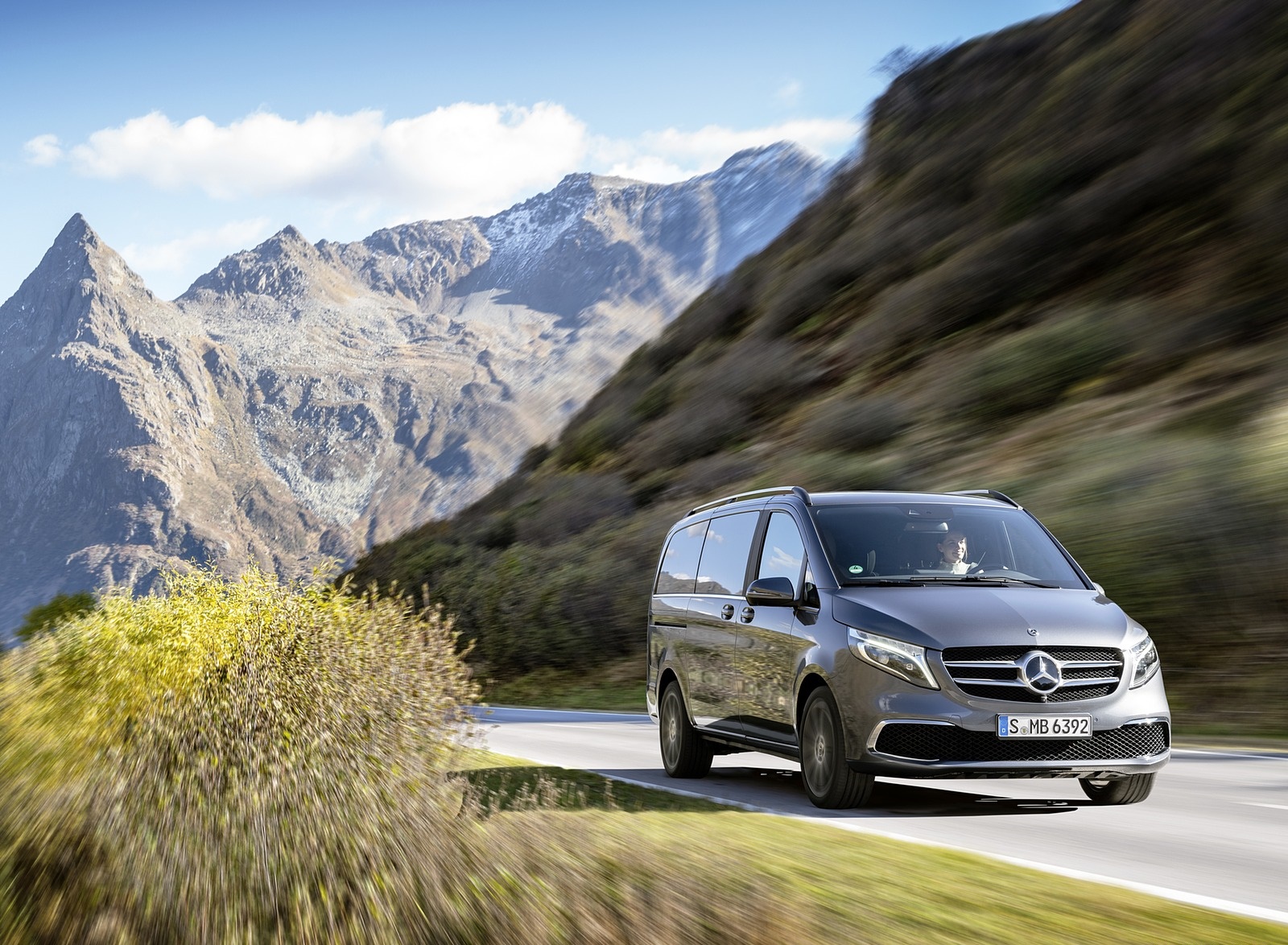 2019 Mercedes-Benz V-Class EXCLUSIVE Line (Color: Selenit Grey Metallic) Front Three-Quarter Wallpapers (3)