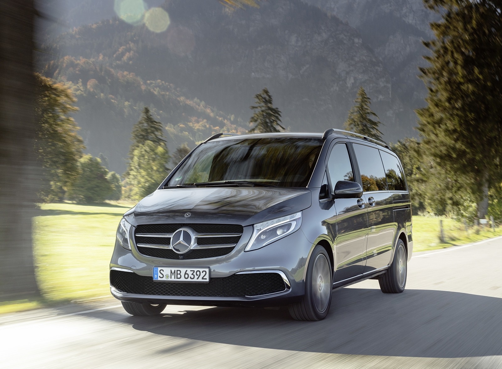 2019 Mercedes-Benz V-Class EXCLUSIVE Line (Color: Selenit Grey Metallic) Front Wallpapers (4)
