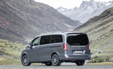 2019 Mercedes-Benz V-Class EXCLUSIVE Line (Color: Selenit Grey Metallic) Rear Three-Quarter Wallpapers 450x275 (30)