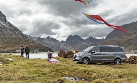 2019 Mercedes-Benz V-Class EXCLUSIVE Line (Color: Selenit Grey Metallic) Side Wallpapers 450x275 (19)