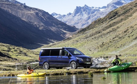 2019 Mercedes-Benz V-Class Marco Polo (Color: Cavansit Blue Metallic) Front Three-Quarter Wallpapers 450x275 (59)