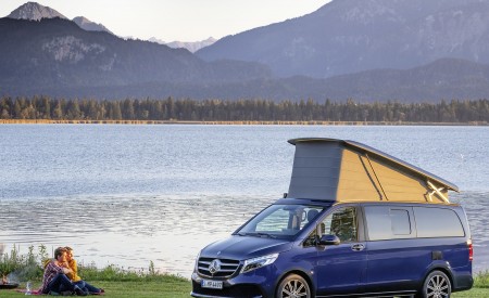 2019 Mercedes-Benz V-Class Marco Polo (Color: Cavansit Blue Metallic) Front Three-Quarter Wallpapers 450x275 (45)