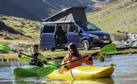 2019 Mercedes-Benz V-Class Marco Polo (Color: Cavansit Blue Metallic) Front Three-Quarter Wallpapers 450x275 (47)