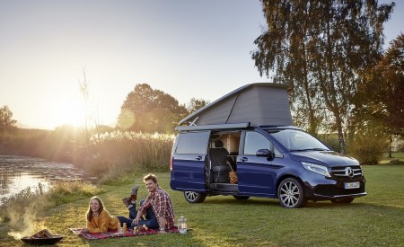 2019 Mercedes-Benz V-Class Marco Polo (Color: Cavansit Blue Metallic) Front Three-Quarter Wallpapers 450x275 (48)