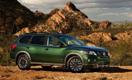 2019 Nissan Pathfinder Rock Creek Edition Front Three-Quarter Wallpapers 450x275 (2)