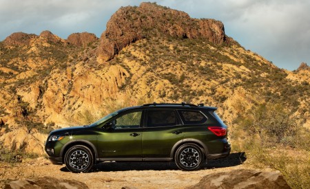 2019 Nissan Pathfinder Rock Creek Edition Side Wallpapers 450x275 (4)