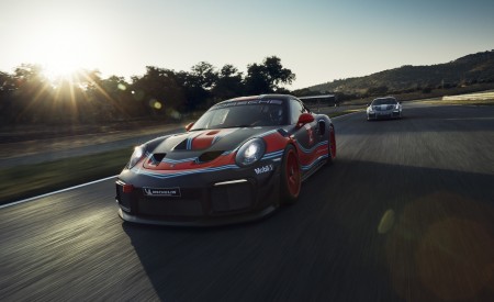 2019 Porsche 911 GT2 RS Clubsport Front Three-Quarter Wallpapers 450x275 (2)