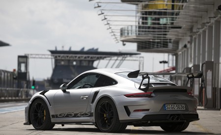 2019 Porsche 911 GT3 RS (Color: GT-Silver) Rear Three-Quarter Wallpapers 450x275 (84)