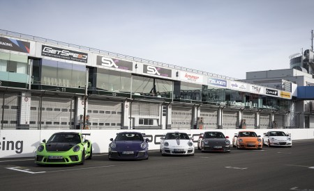 2019 Porsche 911 GT3 RS Generations Front Three-Quarter Wallpapers 450x275 (201)