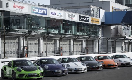2019 Porsche 911 GT3 RS Generations Front Three-Quarter Wallpapers 450x275 (200)