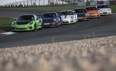 2019 Porsche 911 GT3 RS Generations Front Wallpapers 450x275 (205)
