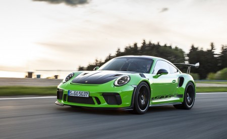 2019 Porsche 911 GT3 RS Weissach Package (Color: Lizard Green) Front Three-Quarter Wallpapers 450x275 (169)