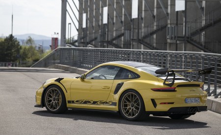 2019 Porsche 911 GT3 RS Weissach Package (Color: Racing Yellow) Rear Three-Quarter Wallpapers 450x275 (29)