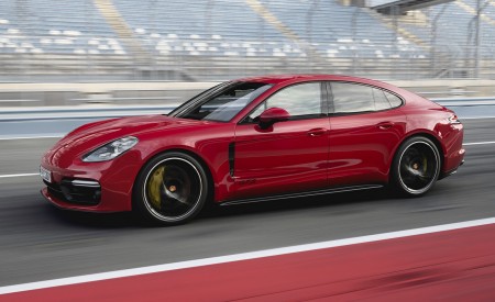 2019 Porsche Panamera GTS (Color: Carmine Red) Front Three-Quarter Wallpapers 450x275 (72)