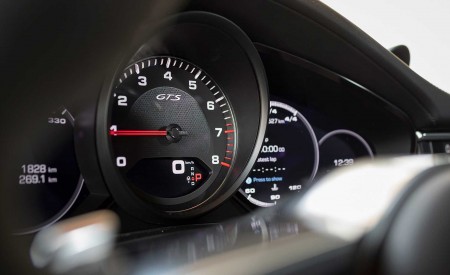 2019 Porsche Panamera GTS (Color: Mamba Green Metallic) Central Console Wallpapers 450x275 (54)