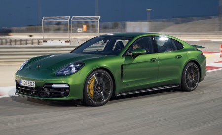 2019 Porsche Panamera GTS (Color: Mamba Green Metallic) Front Three-Quarter Wallpapers 450x275 (30)