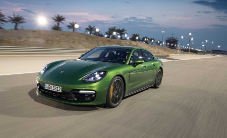 2019 Porsche Panamera GTS (Color: Mamba Green Metallic) Front Three-Quarter Wallpapers 450x275 (24)