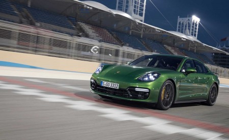 2019 Porsche Panamera GTS (Color: Mamba Green Metallic) Front Three-Quarter Wallpapers 450x275 (19)