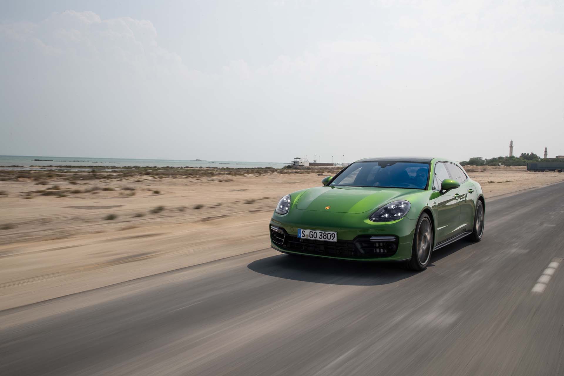 2019 Porsche Panamera GTS (Color: Mamba Green Metallic) Front Three-Quarter Wallpapers (13)