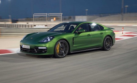 2019 Porsche Panamera GTS (Color: Mamba Green Metallic) Front Three-Quarter Wallpapers 450x275 (25)