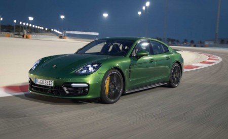2019 Porsche Panamera GTS (Color: Mamba Green Metallic) Front Three-Quarter Wallpapers 450x275 (26)