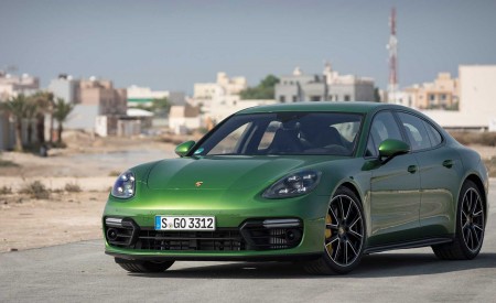 2019 Porsche Panamera GTS (Color: Mamba Green Metallic) Front Three-Quarter Wallpapers 450x275 (37)