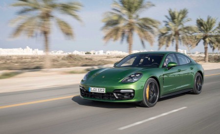 2019 Porsche Panamera GTS (Color: Mamba Green Metallic) Front Three-Quarter Wallpapers 450x275 (31)