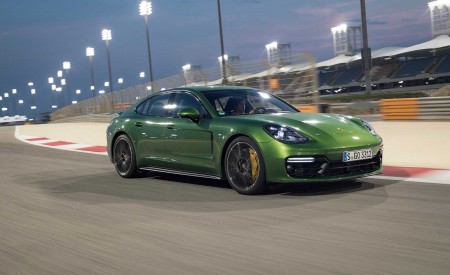 2019 Porsche Panamera GTS (Color: Mamba Green Metallic) Front Three-Quarter Wallpapers 450x275 (21)