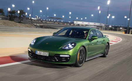 2019 Porsche Panamera GTS (Color: Mamba Green Metallic) Front Wallpapers 450x275 (22)