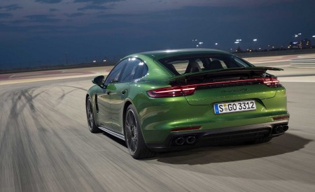 2019 Porsche Panamera GTS (Color: Mamba Green Metallic) Rear Three-Quarter Wallpapers 450x275 (28)