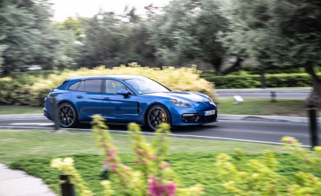 2019 Porsche Panamera GTS Sport Turismo Front Three-Quarter Wallpapers 450x275 (48)