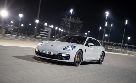 2019 Porsche Panamera GTS Sport Turismo Front Three-Quarter Wallpapers 450x275 (58)
