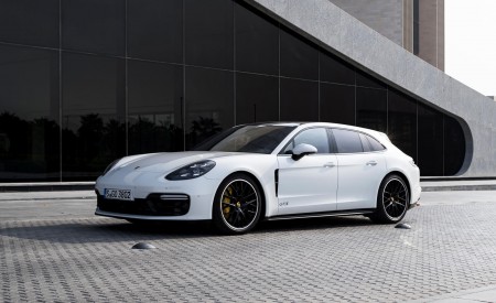 2019 Porsche Panamera GTS Sport Turismo Front Three-Quarter Wallpapers 450x275 (67)