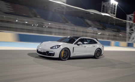 2019 Porsche Panamera GTS Sport Turismo Front Three-Quarter Wallpapers 450x275 (59)