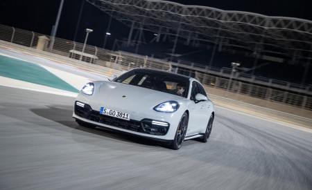 2019 Porsche Panamera GTS Sport Turismo Front Three-Quarter Wallpapers 450x275 (60)