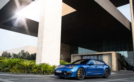 2019 Porsche Panamera GTS Sport Turismo Front Three-Quarter Wallpapers 450x275 (49)