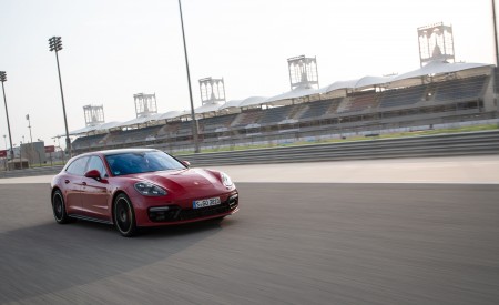 2019 Porsche Panamera GTS Sport Turismo Front Three-Quarter Wallpapers 450x275 (4)