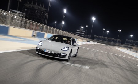 2019 Porsche Panamera GTS Sport Turismo Front Wallpapers 450x275 (62)