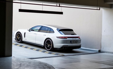 2019 Porsche Panamera GTS Sport Turismo Rear Three-Quarter Wallpapers 450x275 (70)