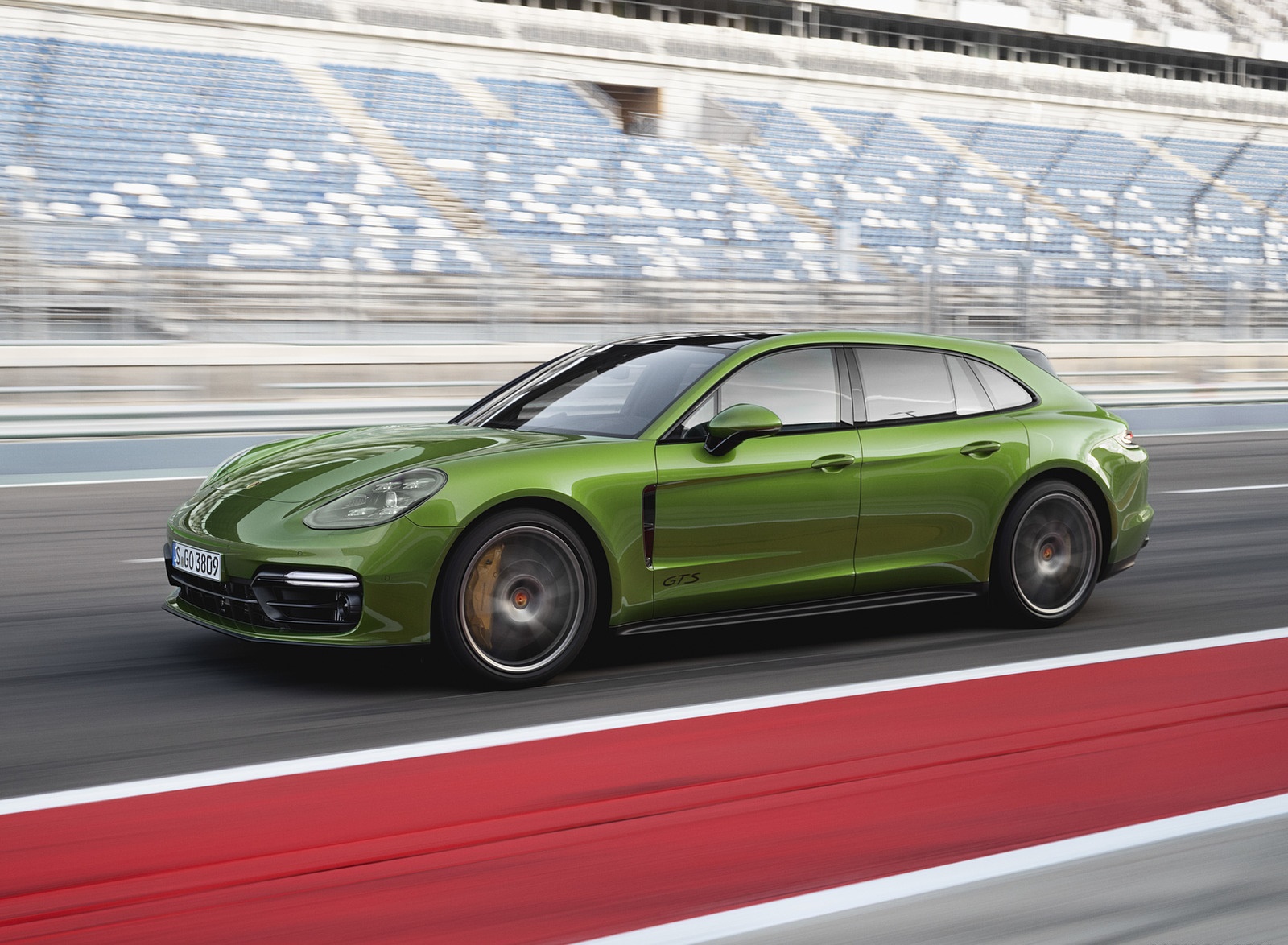 2019 Porsche Panamera GTS Sport Turismo Side Wallpapers #34 of 93