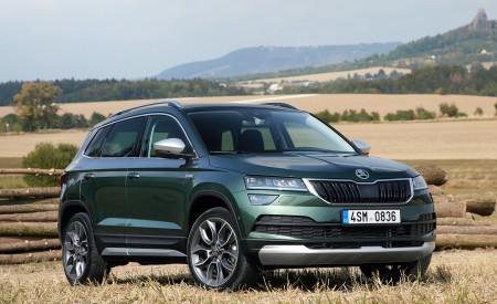 2019 Skoda Karoq Scout Front Three-Quarter Wallpapers 450x275 (13)