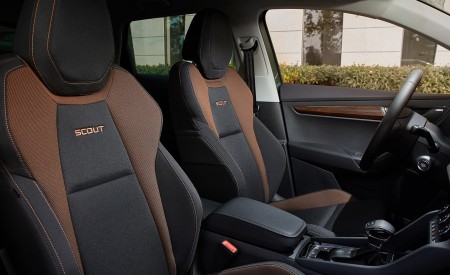 2019 Skoda Karoq Scout Interior Front Seats Wallpapers 450x275 (23)