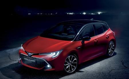 2019 Toyota Corolla Hatchback (EU-Spec) Front Three-Quarter Wallpapers 450x275 (73)