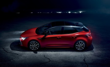 2019 Toyota Corolla Hatchback (EU-Spec) Side Wallpapers 450x275 (76)
