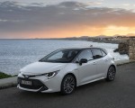 2019 Toyota Corolla Hatchback Hybrid 1.8L White Bitone (EU-Spec) Front Three-Quarter Wallpapers 150x120