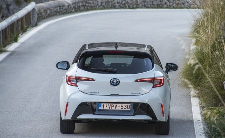 2019 Toyota Corolla Hatchback Hybrid 1.8L White Bitone (EU-Spec) Rear Wallpapers 450x275 (51)
