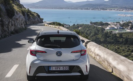 2019 Toyota Corolla Hatchback Hybrid 1.8L White Bitone (EU-Spec) Rear Wallpapers 450x275 (56)