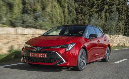 2019 Toyota Corolla Hatchback Hybrid 2.0L Red bitone (EU-Spec) Front Three-Quarter Wallpapers 450x275 (7)